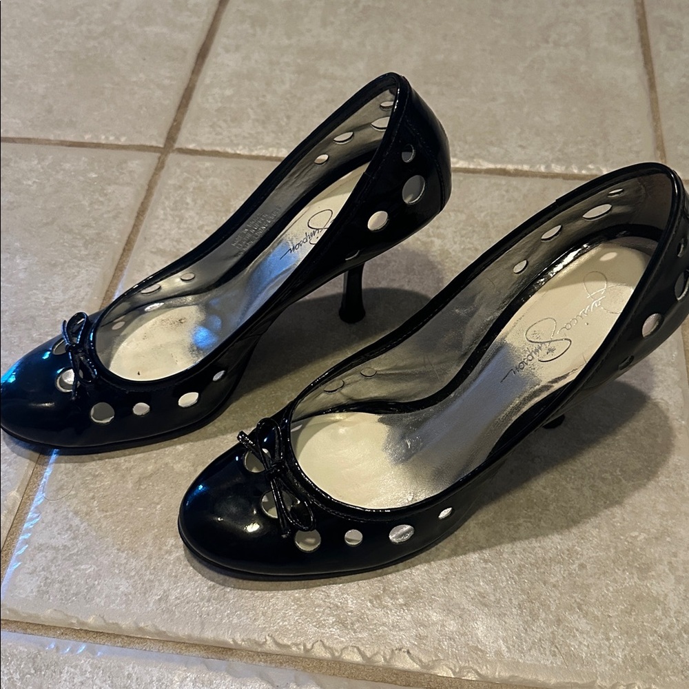 SALE! Jessica Simpson Patent Cutout Pumps - Picture 4 of 9